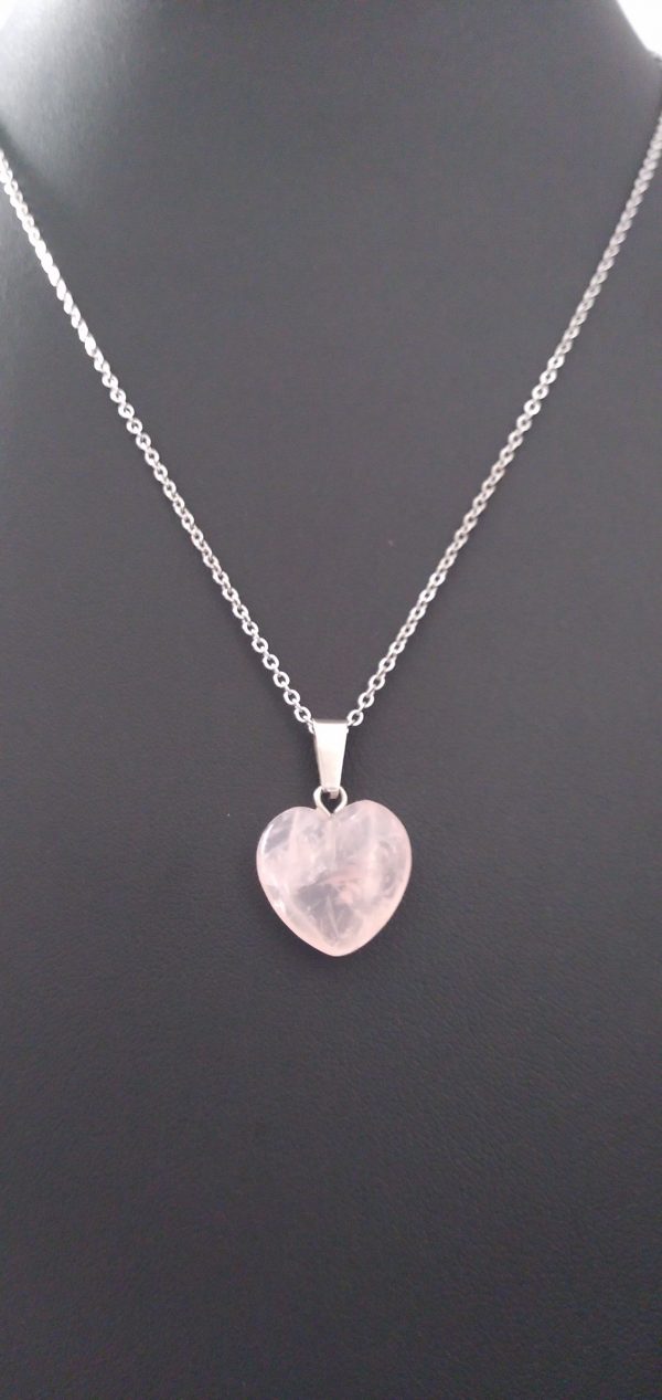 Pendentif "coeur en quartz rose" sur chainette